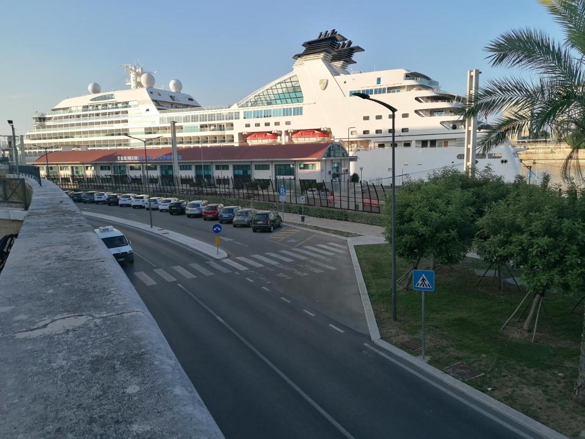 فيلا Centro Storico Mare Fuori برينديسي المظهر الخارجي الصورة